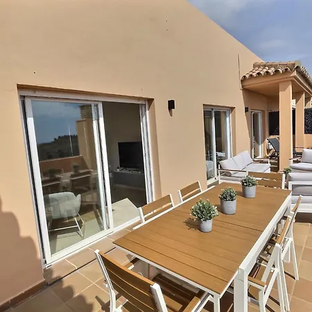 Luxury Escape - 3br Penthouse, Breathtaking Views, Pool, In The Heart Of Costa Del Sol! *