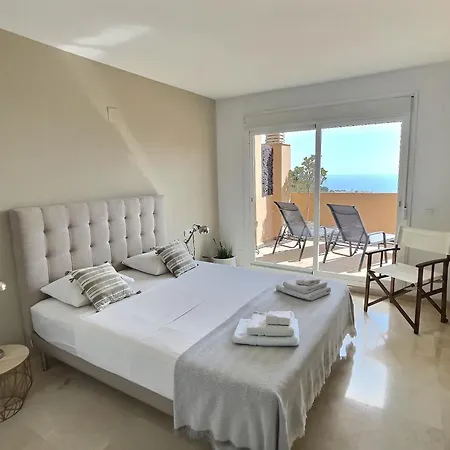 Luxury Escape - 3br Penthouse, Breathtaking Views, Pool, In The Heart Of Costa Del Sol!