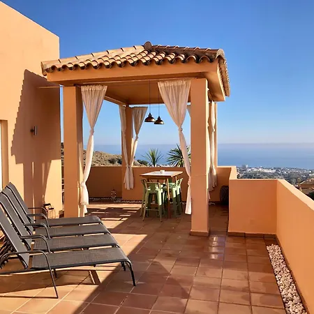 Luxury Escape - 3br Penthouse, Breathtaking Views, Pool, In The Heart Of Costa Del Sol!