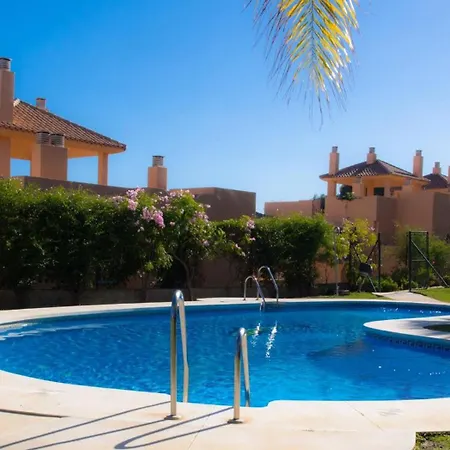 Apartment Luxury Escape - 3br Penthouse, Breathtaking Views, Pool, In The Heart Of Costa Del Sol!