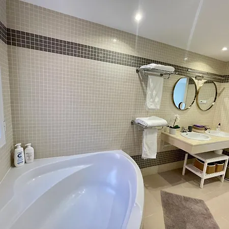 Apartment Luxury Escape - 3br Penthouse, Breathtaking Views, Pool, In The Heart Of Costa Del Sol! Sitio de Calahonda
